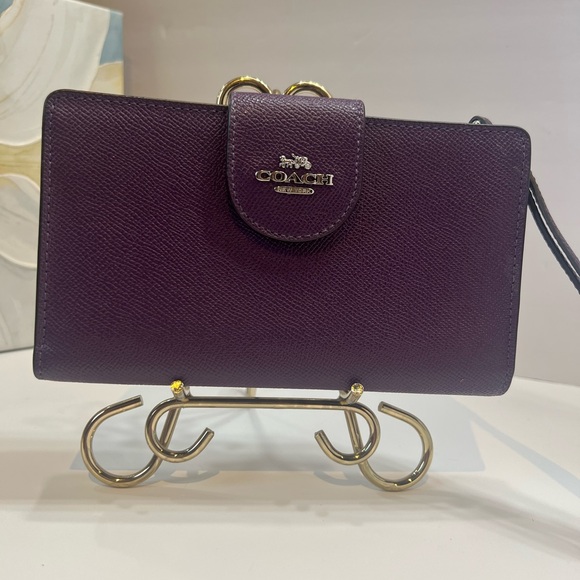 Coach Purple Women's wallet c2869 - Picture 1 of 11
